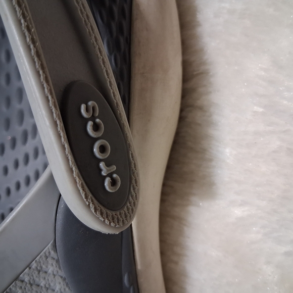 CROCS Gray Sandals Lightweight Perforated Design - Picture 5 of 9